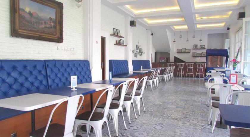 Hotel Riche Heritage Alun Alun