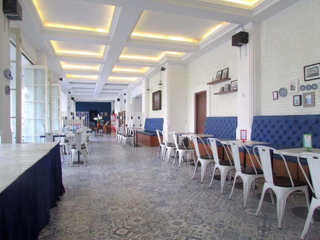 Hotel Riche Heritage Alun Alun